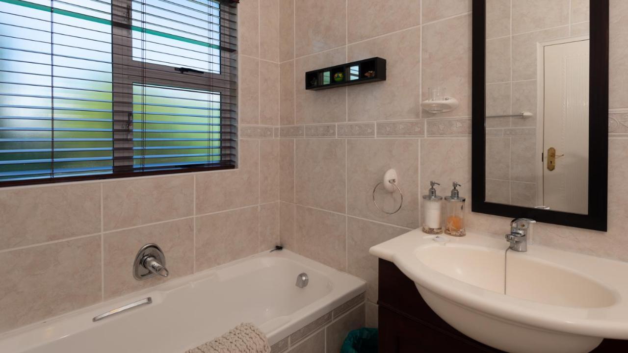 Brown Jug Guest House Hermanus Dış mekan fotoğraf